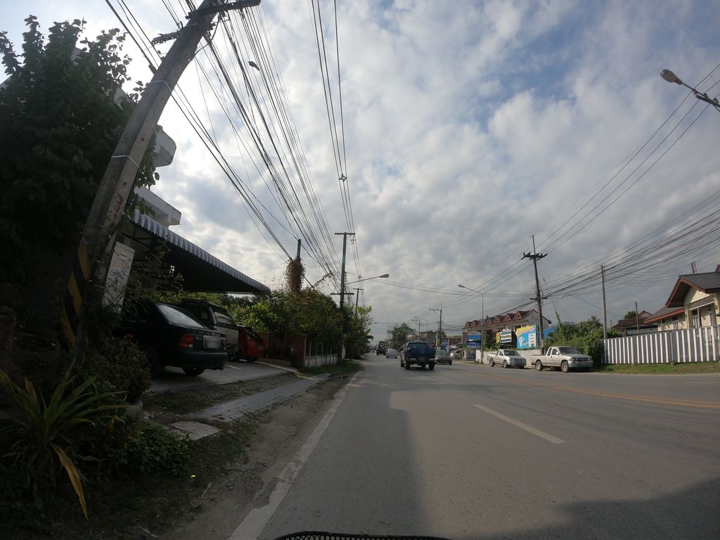 ภาพถนนตรงที่ โรงเรียนรักษ์อุบลการบริบาล ตั้งอยู่ ถ่ายโดย chanuwath_grab พ.ศ. 2562 (2019) · A street-level view of where โรงเรียนรักษ์อุบลการบริบาล · Rak Upla Kanbriban School stands, by chanuwath_grab in 2562 (2019)