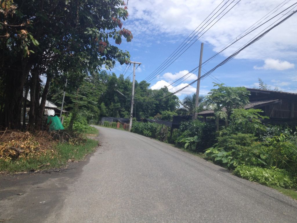 ภาพถนนตรงที่ ร้านกอลีฮา ตั้งอยู่ ถ่ายโดย jimwatana พ.ศ. 2558 (2015) · A street-level view of where ร้านกอลีฮา · Ran Ko Li Ha stands, by jimwatana in 2558 (2015)