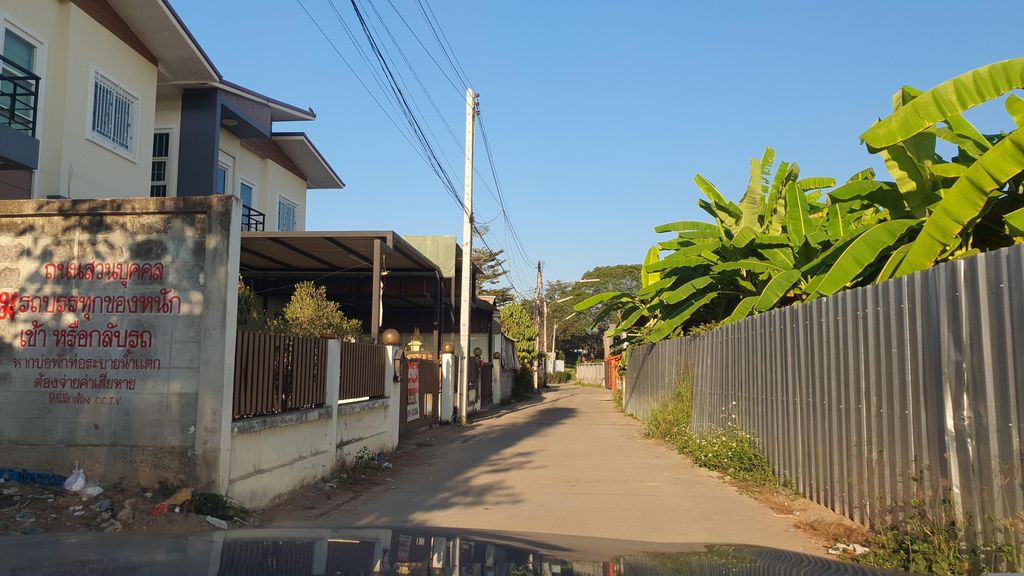 ภาพถนนตรงที่ De Rose Hotel ChiangMai ตั้งอยู่ ถ่ายโดย jrcarlsen พ.ศ. 2566 (2023) · A street-level view of where De Rose Hotel ChiangMai stands, by jrcarlsen in 2566 (2023)