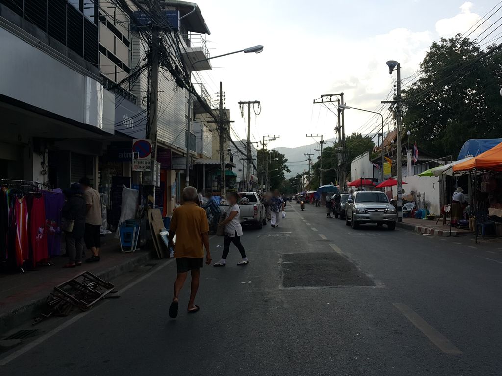 ภาพถนนตรงที่ ยามาฮ่า ฮอนด้า เชียงใหม่ ผ่อนสบาย ตั้งอยู่ ถ่ายโดย jrcarlsen พ.ศ. 2558 (2015) · A street-level view of where ยามาฮ่า ฮอนด้า เชียงใหม่ ผ่อนสบาย · Yamaha Honda Chiang Mai Phonsabai stands, by jrcarlsen in 2558 (2015)