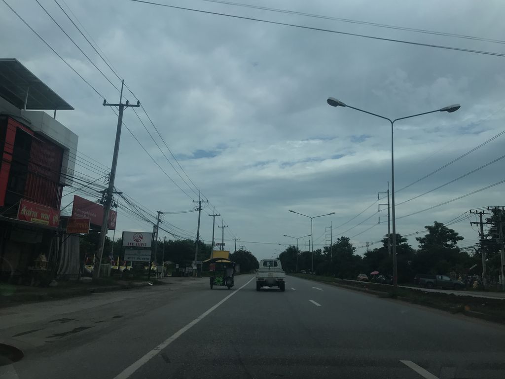 ภาพถนนตรงที่ ร้านวาสนาค้าไม้ เชียงใหม่ ตั้งอยู่ ถ่ายโดย prasert พ.ศ. 2561 (2018) · A street-level view of where ร้านวาสนาค้าไม้ เชียงใหม่ · Ran Watna Khamai Chiang Mai stands, by prasert in 2561 (2018)