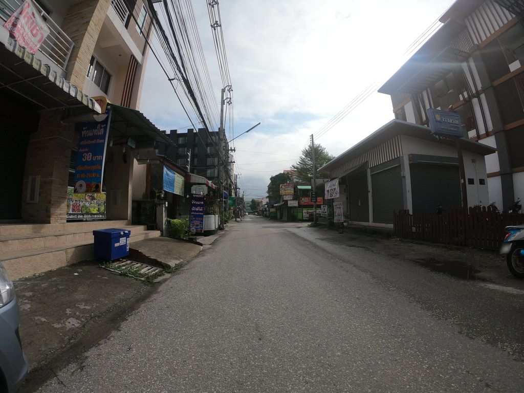 ภาพถนนตรงที่ รักไข่ 2016 ตั้งอยู่ ถ่ายโดย chanuwath_grab พ.ศ. 2562 (2019) · A street-level view of where รักไข่ 2016 · Rakkhai 2016 stands, by chanuwath_grab in 2562 (2019)