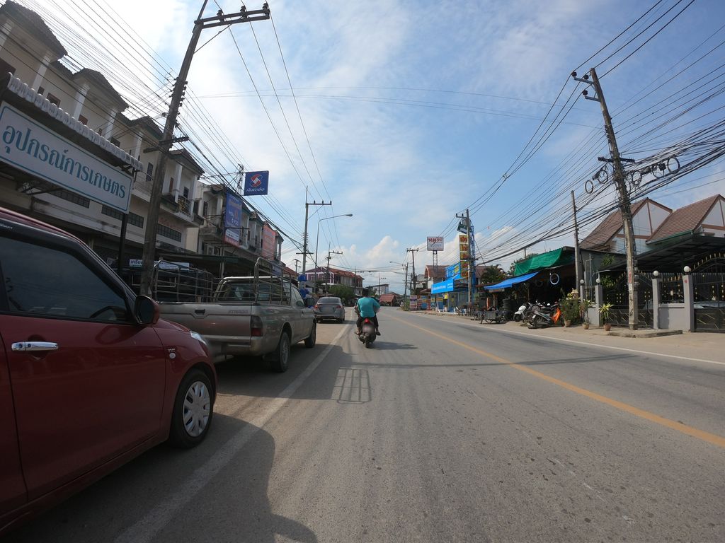 ภาพถนนตรงที่ ร้านต่อเจริญพานิช ตั้งอยู่ ถ่ายโดย chanuwath_grab พ.ศ. 2562 (2019) · A street-level view of where ร้านต่อเจริญพานิช · Ran To Charoen Phanit stands, by chanuwath_grab in 2562 (2019)
