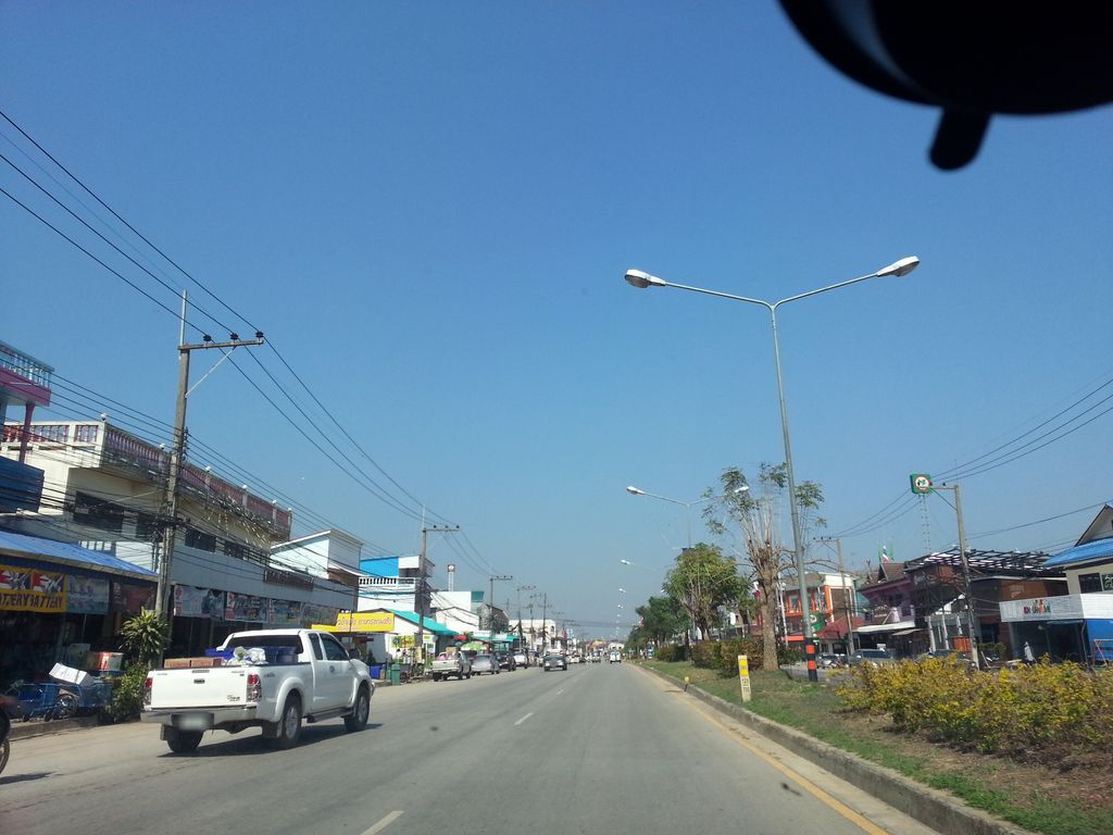 ภาพถนนตรงที่ ดวงทวียนต์ ไชยปราการ ตั้งอยู่ ถ่ายโดย mishari พ.ศ. 2558 (2015) · A street-level view of where ดวงทวียนต์ ไชยปราการ · Duangthawiina Chai Prakan stands, by mishari in 2558 (2015)