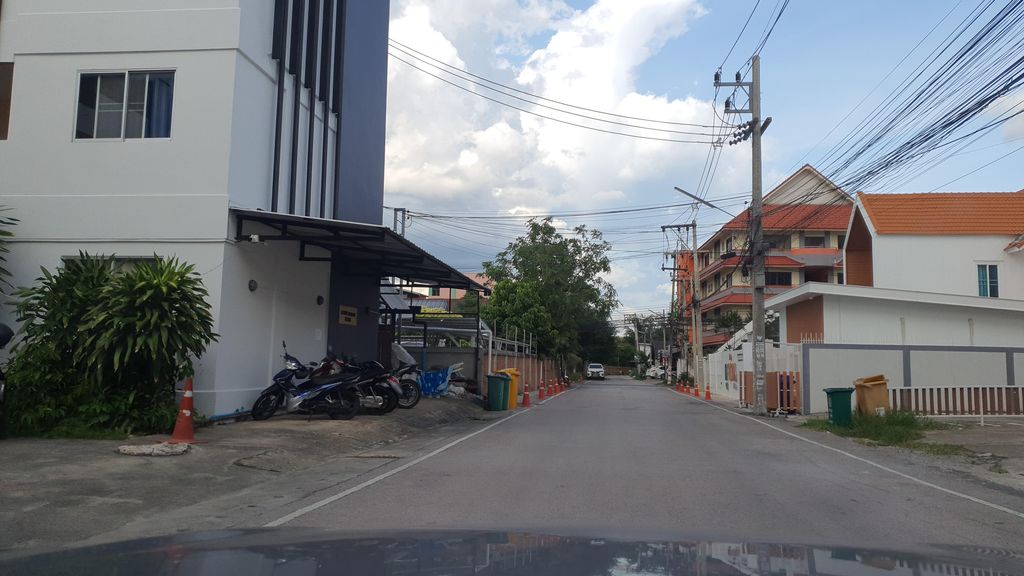 ภาพถนนตรงที่ Safer2Know - STD Test Chiang Mai ตั้งอยู่ ถ่ายโดย jrcarlsen พ.ศ. 2565 (2022) · A street-level view of where Safer2Know - STD Test Chiang Mai stands, by jrcarlsen in 2565 (2022)
