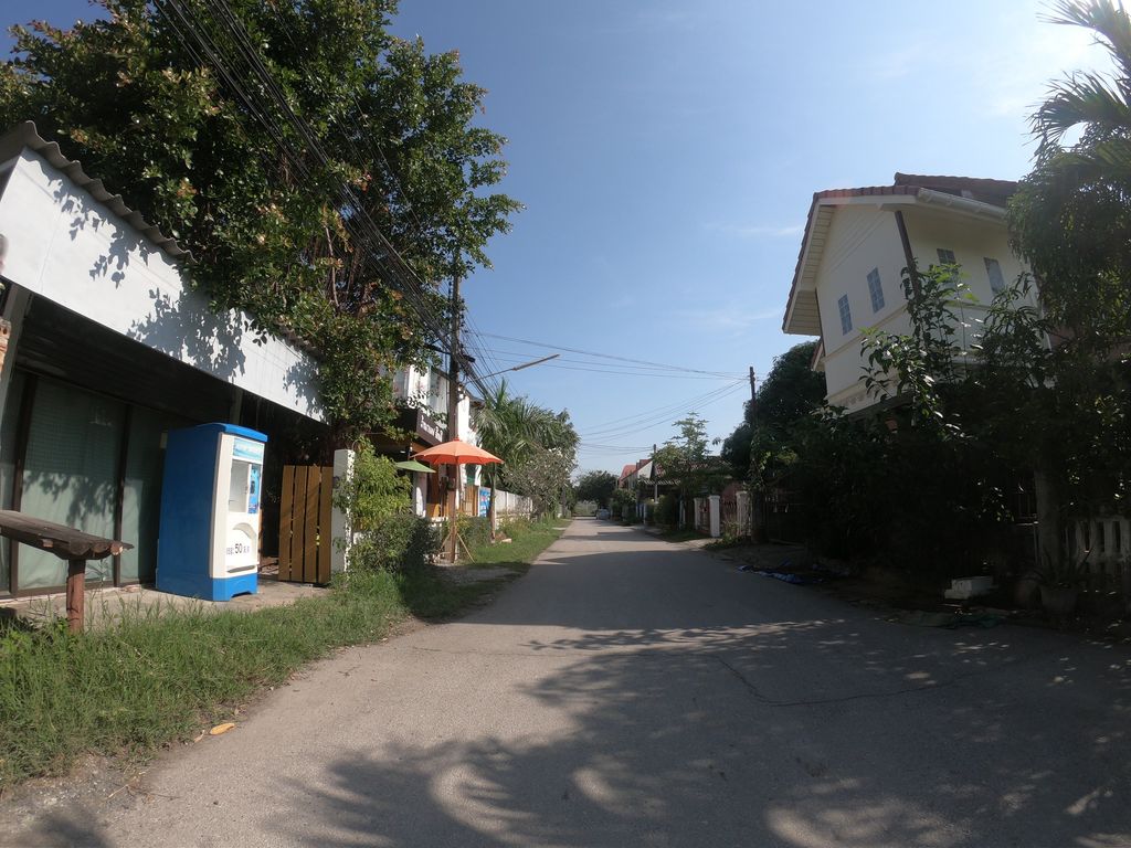 ภาพถนนตรงที่ P.S. Place ตั้งอยู่ ถ่ายโดย chanuwath_grab พ.ศ. 2562 (2019) · A street-level view of where P.S. Place stands, by chanuwath_grab in 2562 (2019)