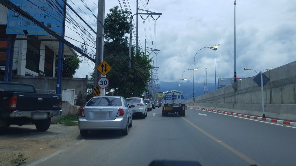ภาพถนนตรงที่ Bayza Sport ตั้งอยู่ ถ่ายโดย silamanee พ.ศ. 2561 (2018) · A street-level view of where Bayza Sport stands, by silamanee in 2561 (2018)