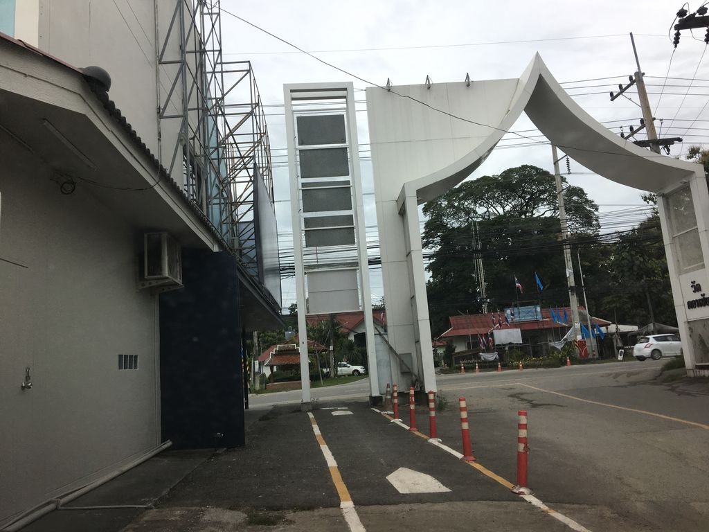 ภาพถนนตรงที่ วัดดอนชัย ตั้งอยู่ ถ่ายโดย wapriz พ.ศ. 2561 (2018) · A street-level view of where วัดดอนชัย · Wat Donchai stands, by wapriz in 2561 (2018)
