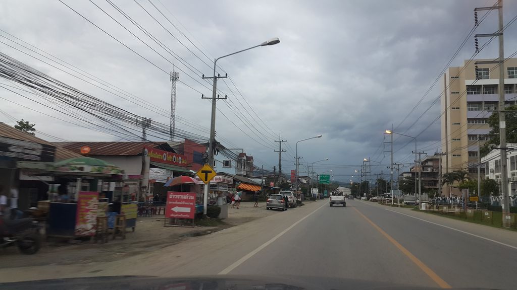 ภาพถนนตรงที่ ชาตังเหนือ ตั้งอยู่ ถ่ายโดย jrcarlsen พ.ศ. 2560 (2017) · A street-level view of where ชาตังเหนือ · Chatangnuea stands, by jrcarlsen in 2560 (2017)