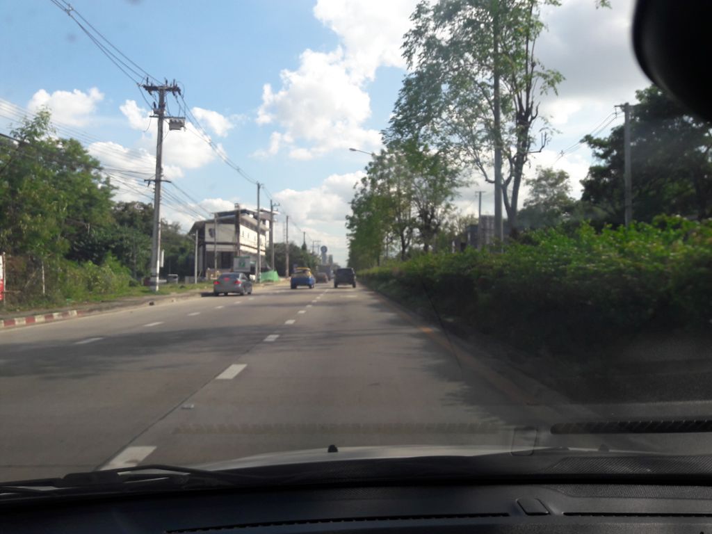 ภาพถนนตรงที่ Pimmiracal ศูนย์ความงามพิมมิราเคิล ตั้งอยู่ ถ่ายโดย noochjaree พ.ศ. 2561 (2018) · A street-level view of where Pimmiracal ศูนย์ความงามพิมมิราเคิล stands, by noochjaree in 2561 (2018)