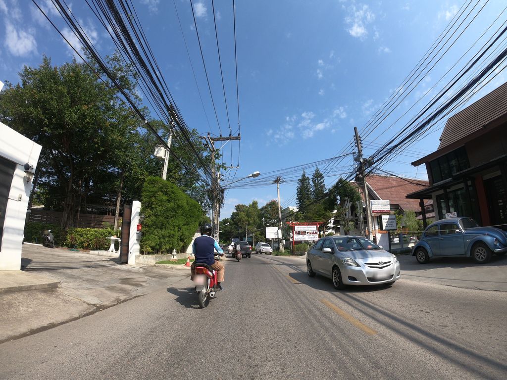 ภาพถนนตรงที่ Sannot Riverside Garden Resort Chiang Mai ตั้งอยู่ ถ่ายโดย chanuwath_grab พ.ศ. 2562 (2019) · A street-level view of where Sannot Riverside Garden Resort Chiang Mai stands, by chanuwath_grab in 2562 (2019)