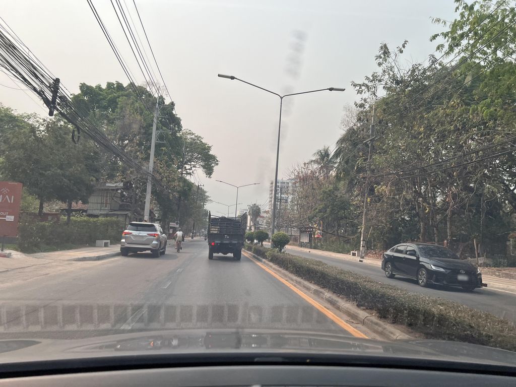 ภาพถนนตรงที่ Funky Grill Chiang Mai ตั้งอยู่ ถ่ายโดย lin_wang พ.ศ. 2567 (2024) · A street-level view of where Funky Grill Chiang Mai stands, by lin_wang in 2567 (2024)