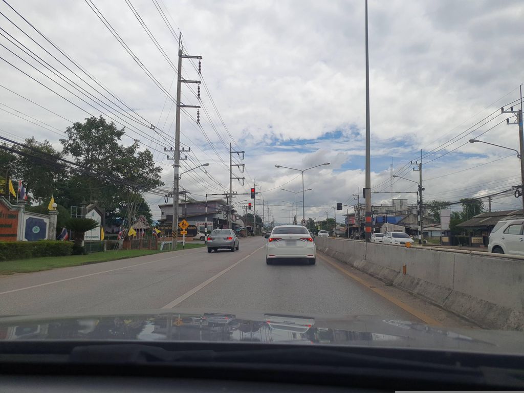 ภาพถนนตรงที่ สถานีทดลองการใช้น้ำชลประทาน ที่ 1 แม่แตง ตั้งอยู่ ถ่ายโดย jrcarlsen พ.ศ. 2566 (2023) · A street-level view of where สถานีทดลองการใช้น้ำชลประทาน ที่ 1 แม่แตง · Sathani Thadalong Kanchai Nam Chonprathan Thi 1 Mae Taeng stands, by jrcarlsen in 2566 (2023)