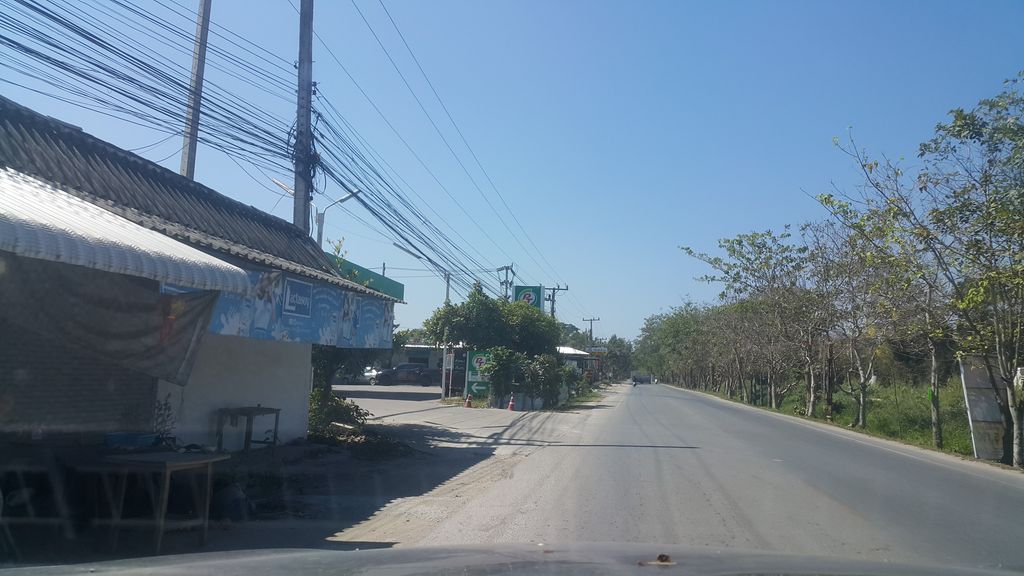 ภาพถนนตรงที่ สถานีหมึกซ็อตเชียงใหม่ ตั้งอยู่ ถ่ายโดย jrcarlsen พ.ศ. 2562 (2019) · A street-level view of where สถานีหมึกซ็อตเชียงใหม่ · Sathani Muek Soot Chiang Mai stands, by jrcarlsen in 2562 (2019)