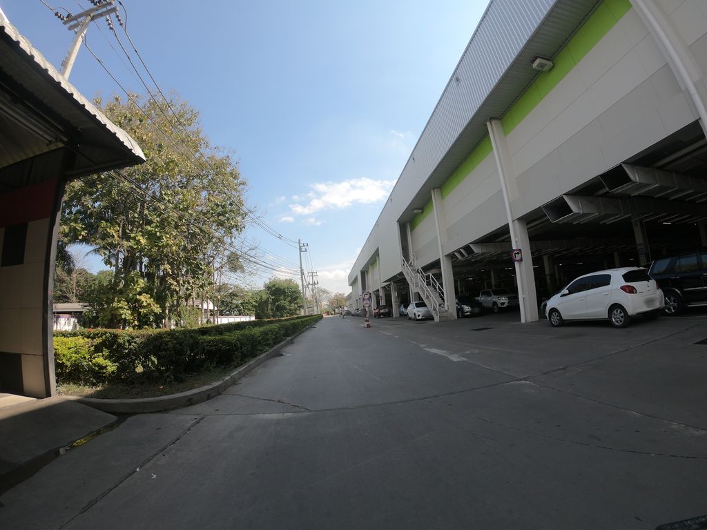 ภาพถนนตรงที่ ร้านล้างรถ โปลิ เคม poli chem ตั้งอยู่ ถ่ายโดย chanuwath_grab พ.ศ. 2562 (2019) · A street-level view of where ร้านล้างรถ โปลิ เคม poli chem stands, by chanuwath_grab in 2562 (2019)
