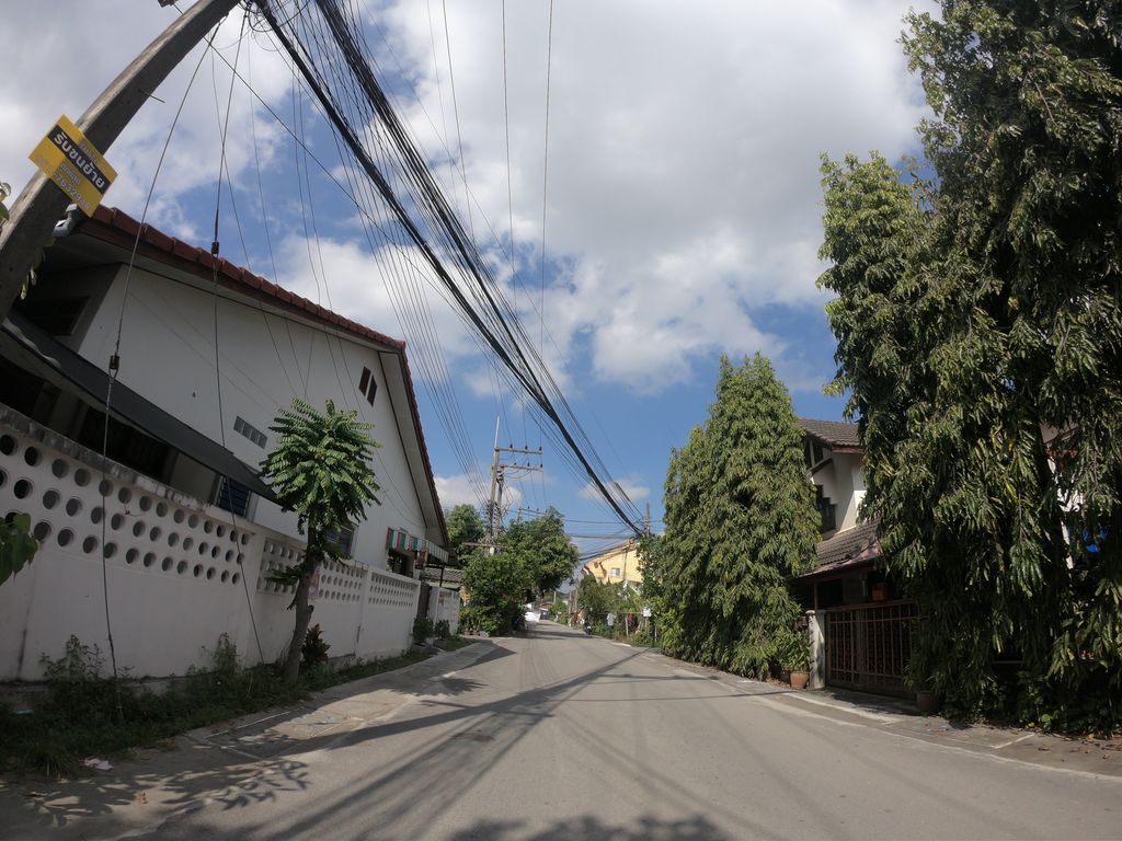 ภาพถนนตรงที่ Takoyaki เจ็ดยอดพลาซ่า ตั้งอยู่ ถ่ายโดย chanuwath_grab พ.ศ. 2562 (2019) · A street-level view of where Takoyaki เจ็ดยอดพลาซ่า stands, by chanuwath_grab in 2562 (2019)