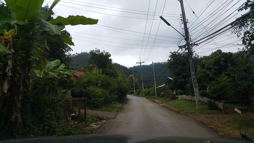 ภาพถนนตรงที่ I AM Home Samoeng ตั้งอยู่ ถ่ายโดย jrcarlsen พ.ศ. 2559 (2016) · A street-level view of where I AM Home Samoeng stands, by jrcarlsen in 2559 (2016)