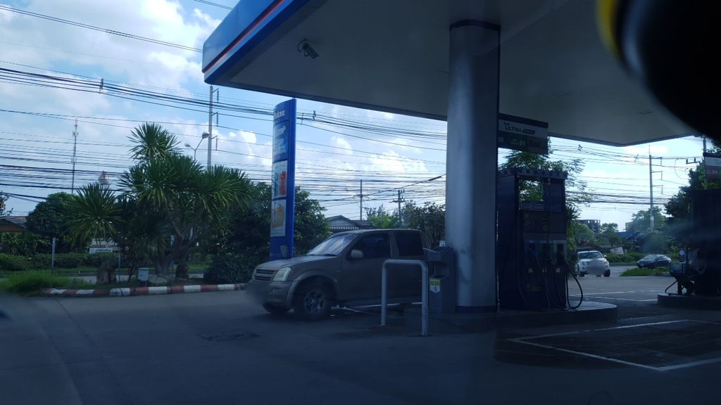 ภาพถนนตรงที่ Mr. Slacks & Jeans ตั้งอยู่ ถ่ายโดย silamanee พ.ศ. 2561 (2018) · A street-level view of where Mr. Slacks & Jeans stands, by silamanee in 2561 (2018)