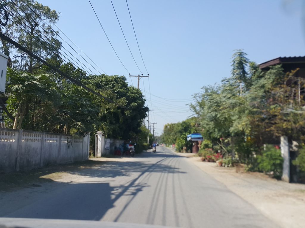 ภาพถนนตรงที่ Paryn Space ตั้งอยู่ ถ่ายโดย jrcarlsen พ.ศ. 2558 (2015) · A street-level view of where Paryn Space stands, by jrcarlsen in 2558 (2015)