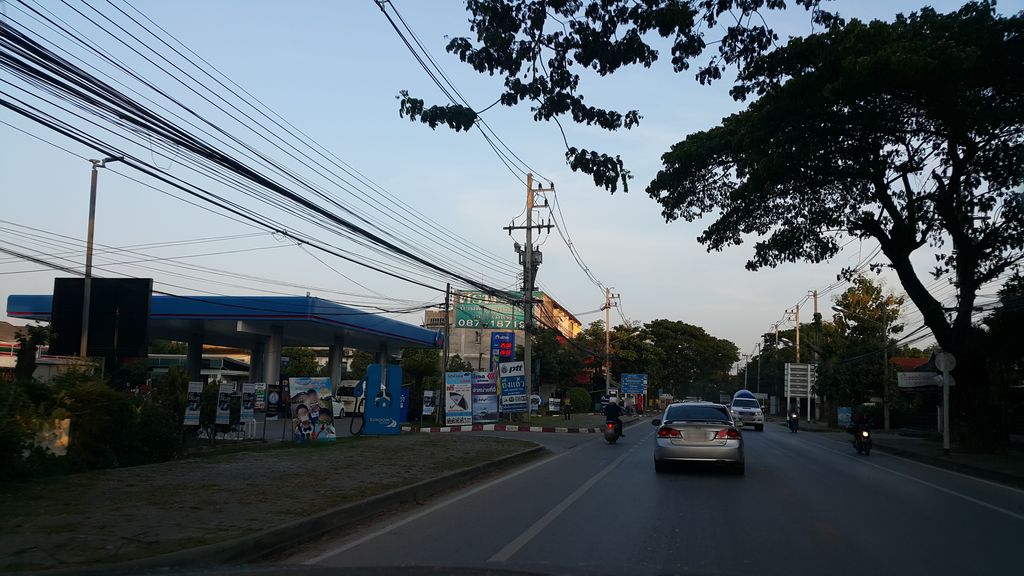 ภาพถนนตรงที่ ChangPhuak Lohaphan&Supply : บริษัท ช้างเผือกโลหะภัณฑ์ แอนด์ ซัพพลาย ตั้งอยู่ ถ่ายโดย jrcarlsen พ.ศ. 2559 (2016) · A street-level view of where ChangPhuak Lohaphan&Supply : บริษัท ช้างเผือกโลหะภัณฑ์ แอนด์ ซัพพลาย stands, by jrcarlsen in 2559 (2016)