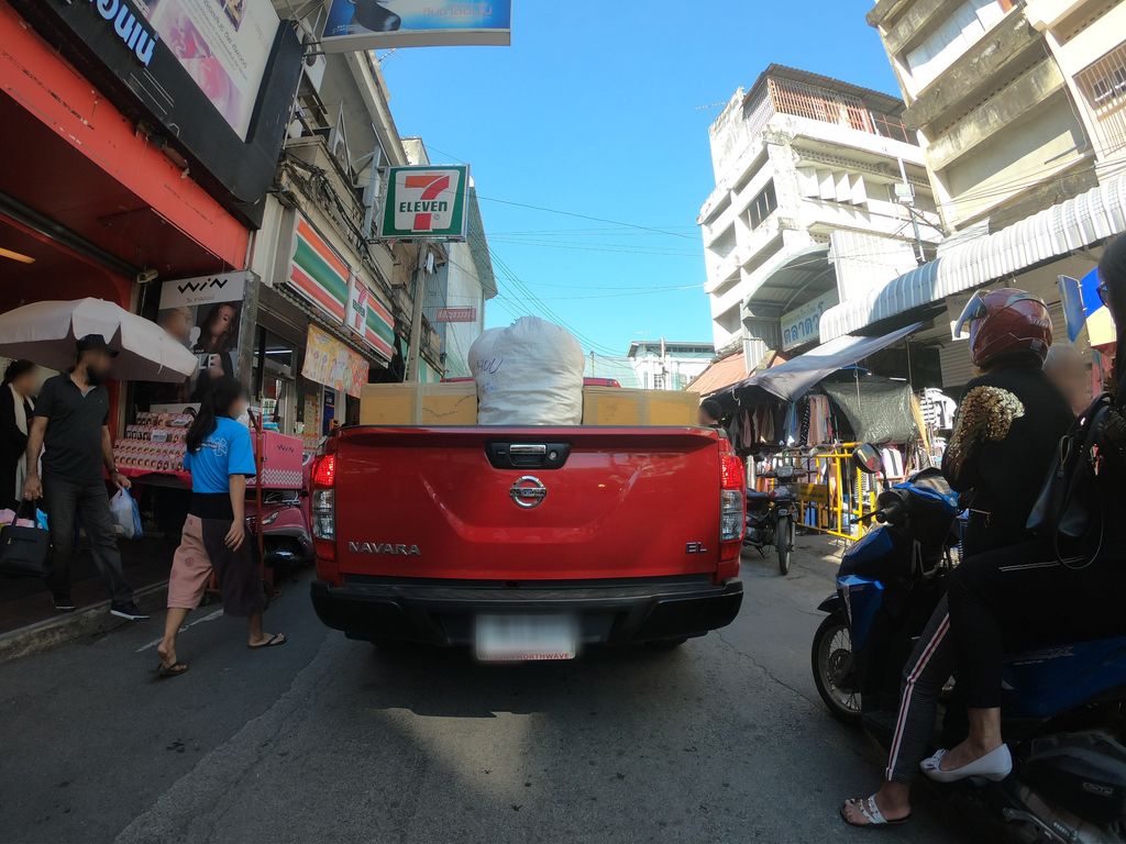 ภาพถนนตรงที่ ดีดีสไตล์เชียงใหม่ ตั้งอยู่ ถ่ายโดย chanuwath_grab พ.ศ. 2562 (2019) · A street-level view of where ดีดีสไตล์เชียงใหม่ · Didi Style Chiang Mai stands, by chanuwath_grab in 2562 (2019)