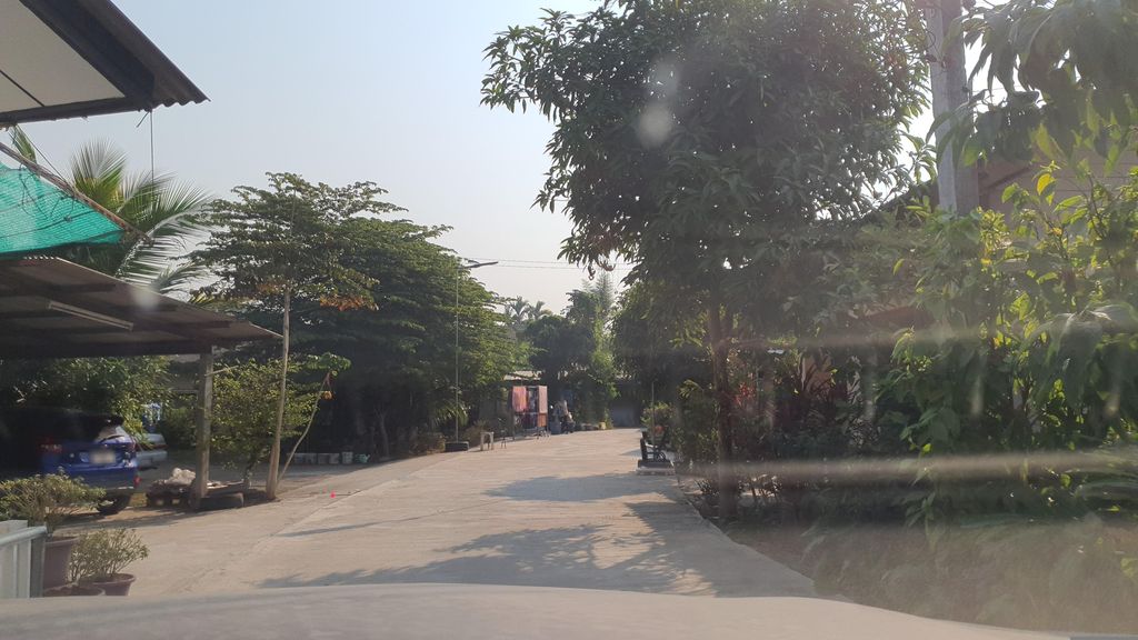 ภาพถนนตรงที่ Roti BangBib โรตีบังบี๊บ ตั้งอยู่ ถ่ายโดย jrcarlsen พ.ศ. 2566 (2023) · A street-level view of where Roti BangBib โรตีบังบี๊บ stands, by jrcarlsen in 2566 (2023)