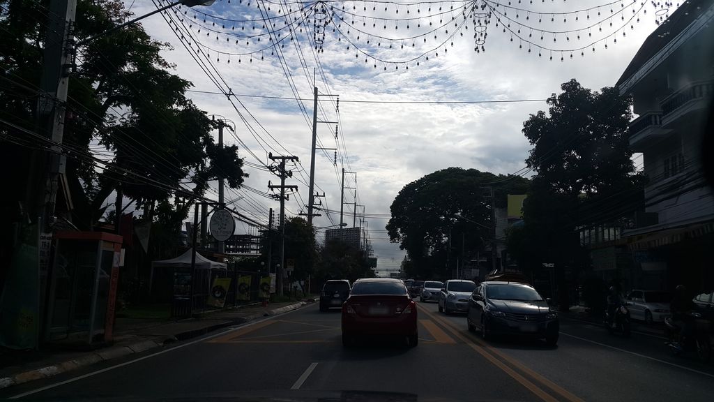 ภาพถนนตรงที่ อู่ ปทุมวัน 9 ตั้งอยู่ ถ่ายโดย jrcarlsen พ.ศ. 2559 (2016) · A street-level view of where อู่ ปทุมวัน 9 · U Pathum Wan 9 stands, by jrcarlsen in 2559 (2016)