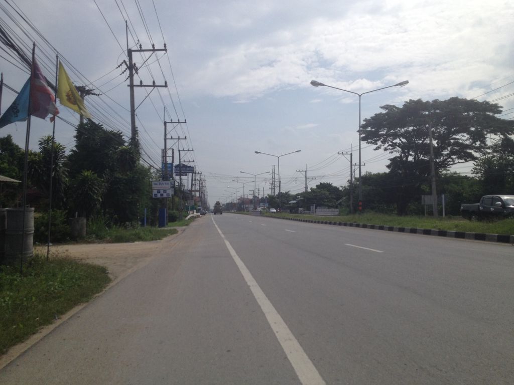 ภาพถนนตรงที่ ชัยเจริญค้าวัสดุ ตั้งอยู่ ถ่ายโดย jimwatana พ.ศ. 2558 (2015) · A street-level view of where ชัยเจริญค้าวัสดุ · Chai Charoen Khaosadu stands, by jimwatana in 2558 (2015)