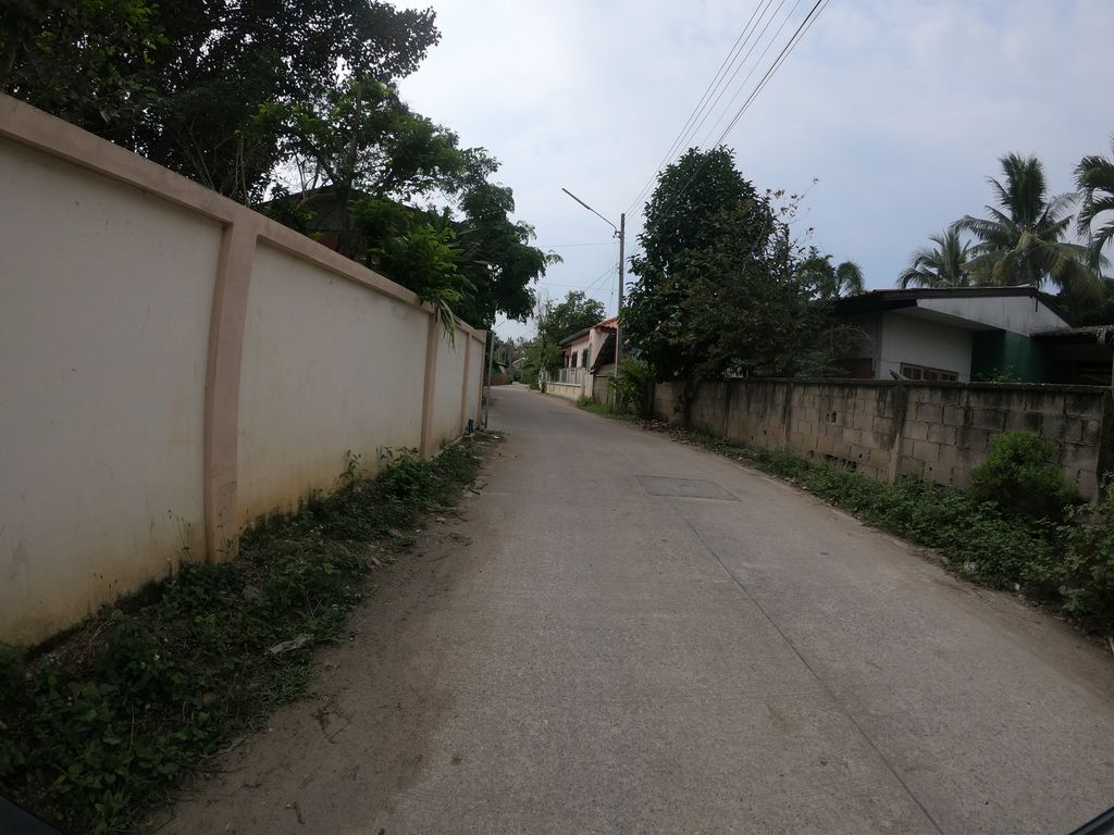 ภาพถนนตรงที่ โรงเรียนบ้านตองกาย ตั้งอยู่ ถ่ายโดย chanuwath_grab พ.ศ. 2562 (2019) · A street-level view of where โรงเรียนบ้านตองกาย · Ban Tongkai School stands, by chanuwath_grab in 2562 (2019)