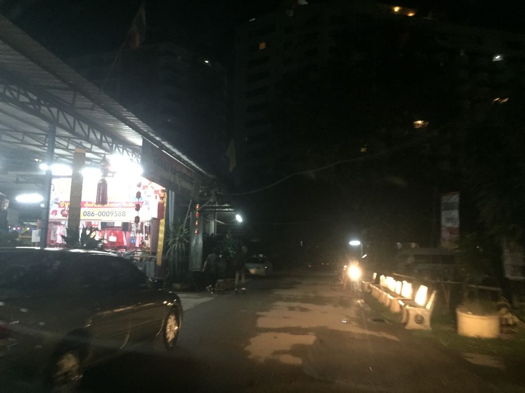 ภาพถนนตรงที่ สุคนธา หมูกระทะ ตั้งอยู่ ถ่ายโดย kyoko พ.ศ. 2561 (2018) · A street-level view of where สุคนธา หมูกระทะ · Suknatha Mukratha stands, by kyoko in 2561 (2018)