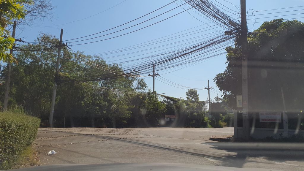 ภาพถนนตรงที่ Do Cang Roaster & Community ตั้งอยู่ ถ่ายโดย jrcarlsen พ.ศ. 2565 (2022) · A street-level view of where Do Cang Roaster & Community stands, by jrcarlsen in 2565 (2022)