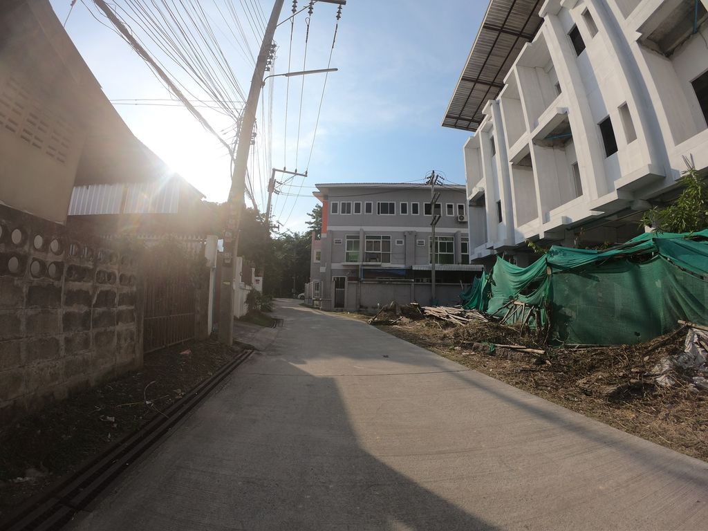 ภาพถนนตรงที่ ที่ดินสวย เชียงใหม่ น่าลงทุน By เอส เรียลเอสเตท ตั้งอยู่ ถ่ายโดย chanuwath_grab พ.ศ. 2562 (2019) · A street-level view of where ที่ดินสวย เชียงใหม่ น่าลงทุน By เอส เรียลเอสเตท · Thi Din Suai Chiang Mai Nanngathun By S Rianettet stands, by chanuwath_grab in 2562 (2019)