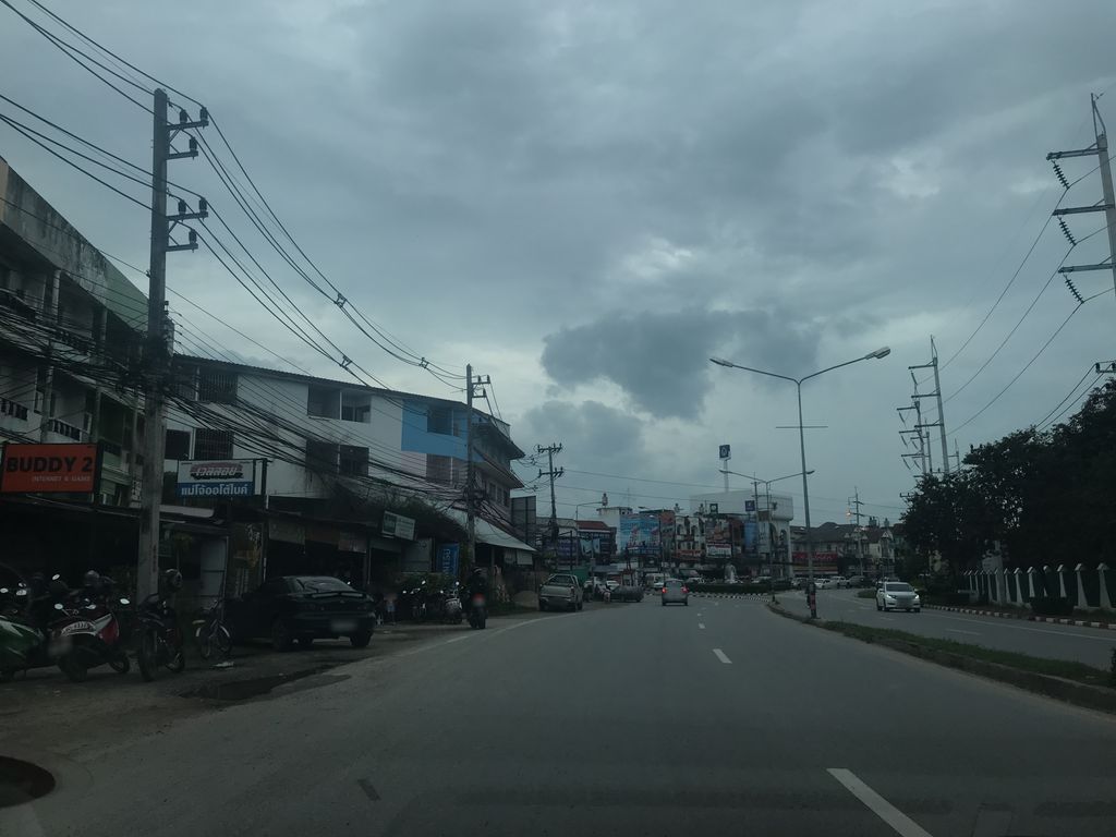 ภาพถนนตรงที่ หอพัก บ้านกาญจน์ขวัญ ตั้งอยู่ ถ่ายโดย prasert พ.ศ. 2561 (2018) · A street-level view of where หอพัก บ้านกาญจน์ขวัญ · Ban Kancha Khwan Dormitory stands, by prasert in 2561 (2018)