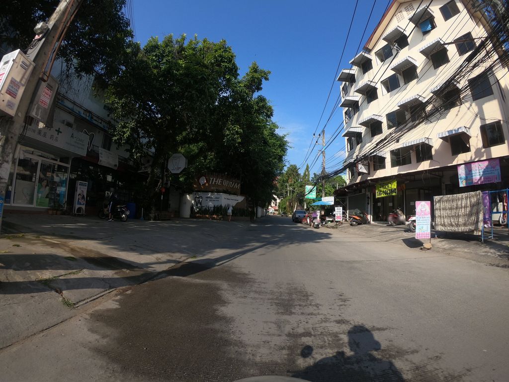 ภาพถนนตรงที่ The Odyssey Serviced Apartment ตั้งอยู่ ถ่ายโดย chanuwath_grab พ.ศ. 2562 (2019) · A street-level view of where The Odyssey Serviced Apartment stands, by chanuwath_grab in 2562 (2019)