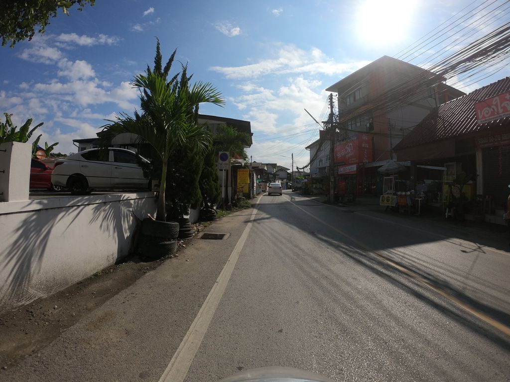 ภาพถนนตรงที่ 49Living ตั้งอยู่ ถ่ายโดย chanuwath_grab พ.ศ. 2562 (2019) · A street-level view of where 49Living stands, by chanuwath_grab in 2562 (2019)