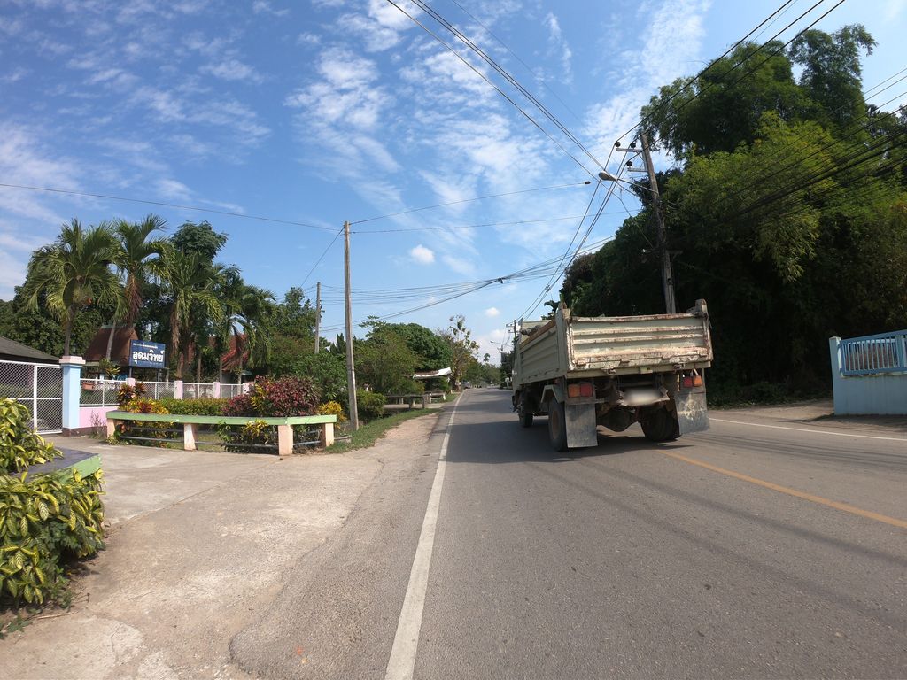 ภาพถนนตรงที่ อนุบาลอุดมวิทย์ ตั้งอยู่ ถ่ายโดย chanuwath_grab พ.ศ. 2562 (2019) · A street-level view of where อนุบาลอุดมวิทย์ · Anuban Utma Wit stands, by chanuwath_grab in 2562 (2019)