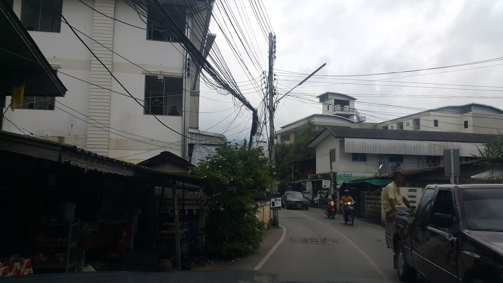 ภาพถนนตรงที่ Sha bear นมเหนียวญี่ปุ่น เชียงใหม่1 ตั้งอยู่ ถ่ายโดย jrcarlsen พ.ศ. 2560 (2017) · A street-level view of where Sha bear นมเหนียวญี่ปุ่น เชียงใหม่1 stands, by jrcarlsen in 2560 (2017)