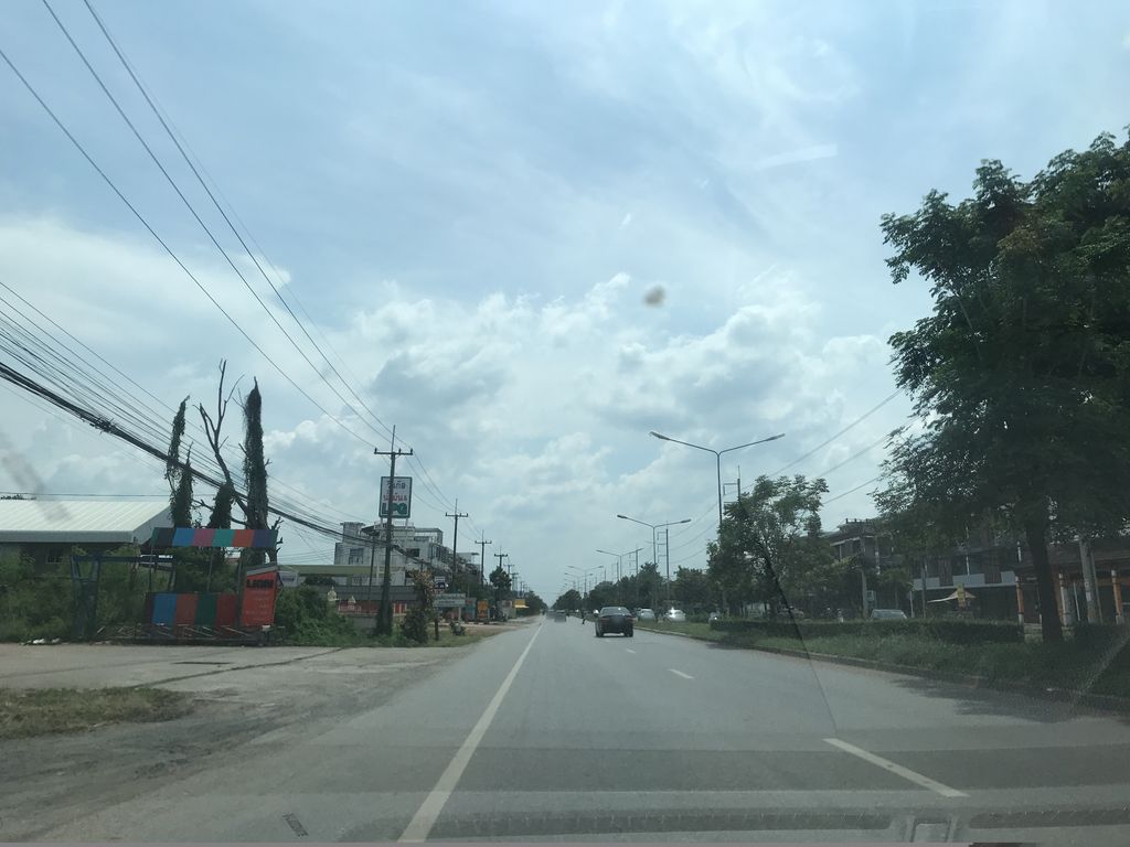 ภาพถนนตรงที่ ร้านเด่นป้าย เชียงใหม่ ตั้งอยู่ ถ่ายโดย prasert พ.ศ. 2561 (2018) · A street-level view of where ร้านเด่นป้าย เชียงใหม่ · Ran Den Pai Chiang Mai stands, by prasert in 2561 (2018)