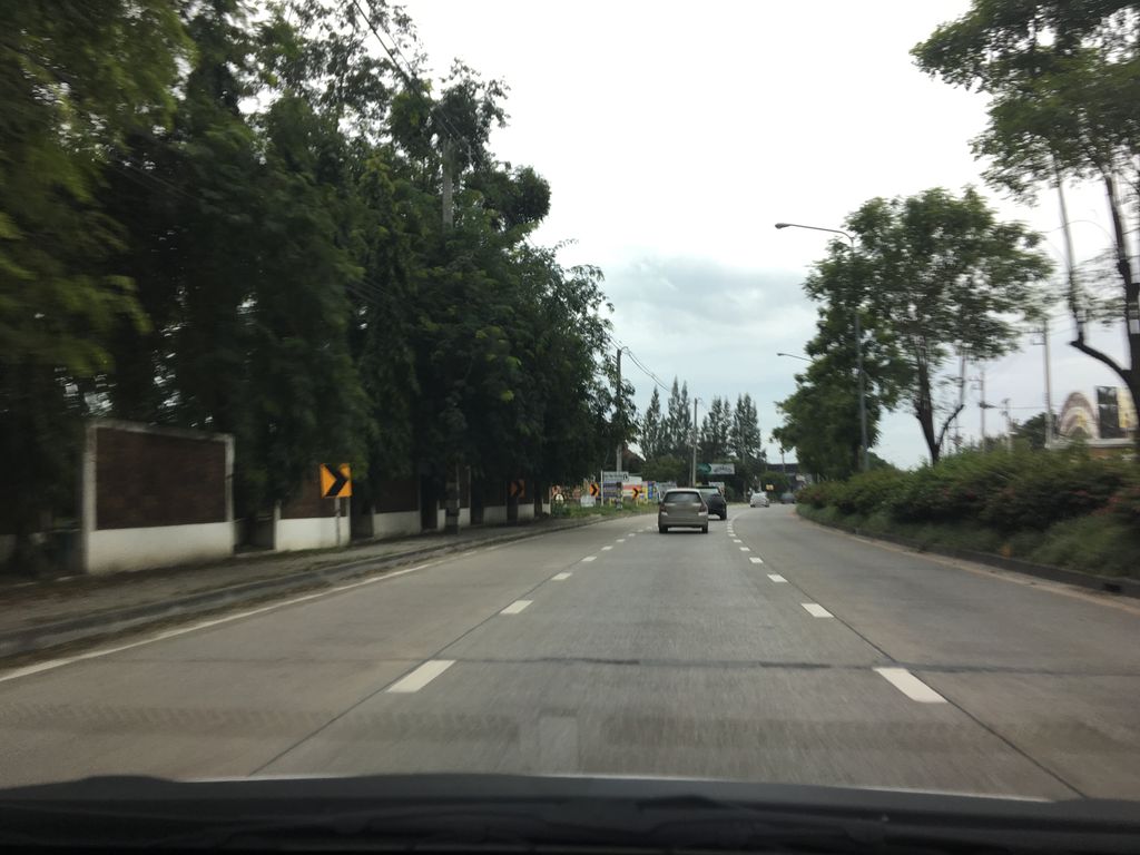 ภาพถนนตรงที่ B2 Resort Hotel ตั้งอยู่ ถ่ายโดย wapriz พ.ศ. 2561 (2018) · A street-level view of where B2 Resort Hotel stands, by wapriz in 2561 (2018)