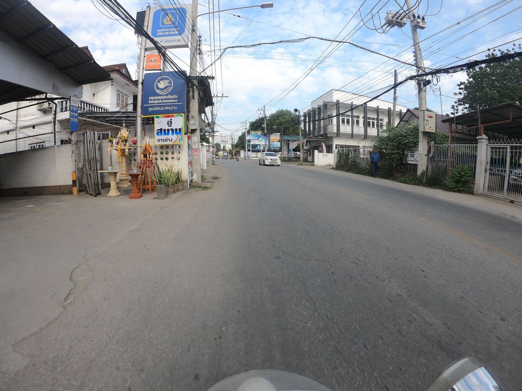 ภาพถนนตรงที่ Okanik House ตั้งอยู่ ถ่ายโดย chanuwath_grab พ.ศ. 2562 (2019) · A street-level view of where Okanik House stands, by chanuwath_grab in 2562 (2019)