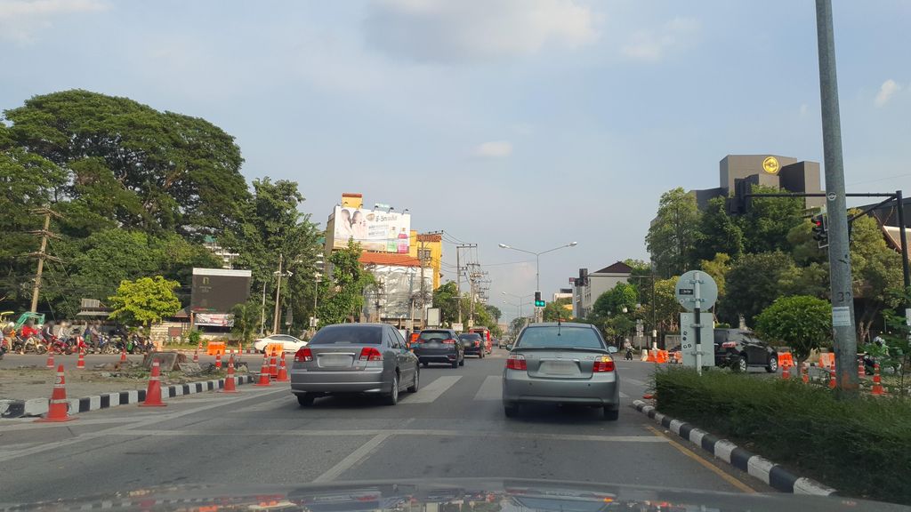 ภาพถนนตรงที่ ศูนย์วนวัฒนวิจัยที่ 1 เชียงใหม่ ตั้งอยู่ ถ่ายโดย jrcarlsen พ.ศ. 2564 (2021) · A street-level view of where ศูนย์วนวัฒนวิจัยที่ 1 เชียงใหม่ · Won Watna Wichai Thi 1 Chiang Mai Centre stands, by jrcarlsen in 2564 (2021)