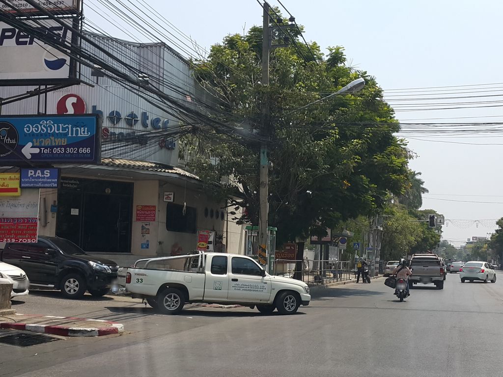 ภาพถนนตรงที่ บริษัท โฟร์ ที. จำกัด ตั้งอยู่ ถ่ายโดย jrcarlsen พ.ศ. 2559 (2016) · A street-level view of where บริษัท โฟร์ ที. จำกัด · Thi. Chamkat Company stands, by jrcarlsen in 2559 (2016)