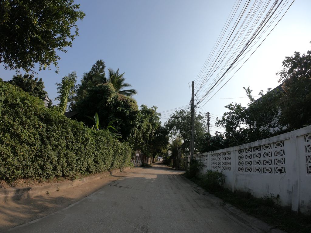 ภาพถนนตรงที่ Solar Ville House Chiangmai ตั้งอยู่ ถ่ายโดย chanuwath_grab พ.ศ. 2562 (2019) · A street-level view of where Solar Ville House Chiangmai stands, by chanuwath_grab in 2562 (2019)
