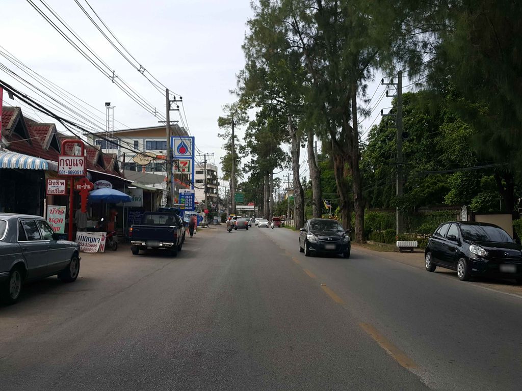 ภาพถนนตรงที่ Best Express สาขาหนองหอย ตั้งอยู่ ถ่ายโดย jrcarlsen พ.ศ. 2558 (2015) · A street-level view of where Best Express สาขาหนองหอย stands, by jrcarlsen in 2558 (2015)