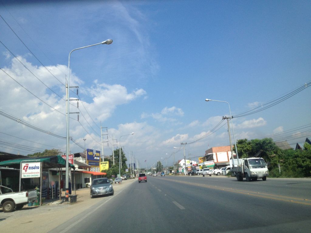 ภาพถนนตรงที่ จอมทองเคมีเซนเตอร์ ตั้งอยู่ ถ่ายโดย jimwatana พ.ศ. 2558 (2015) · A street-level view of where จอมทองเคมีเซนเตอร์ · Chom Thong Khemi Center stands, by jimwatana in 2558 (2015)