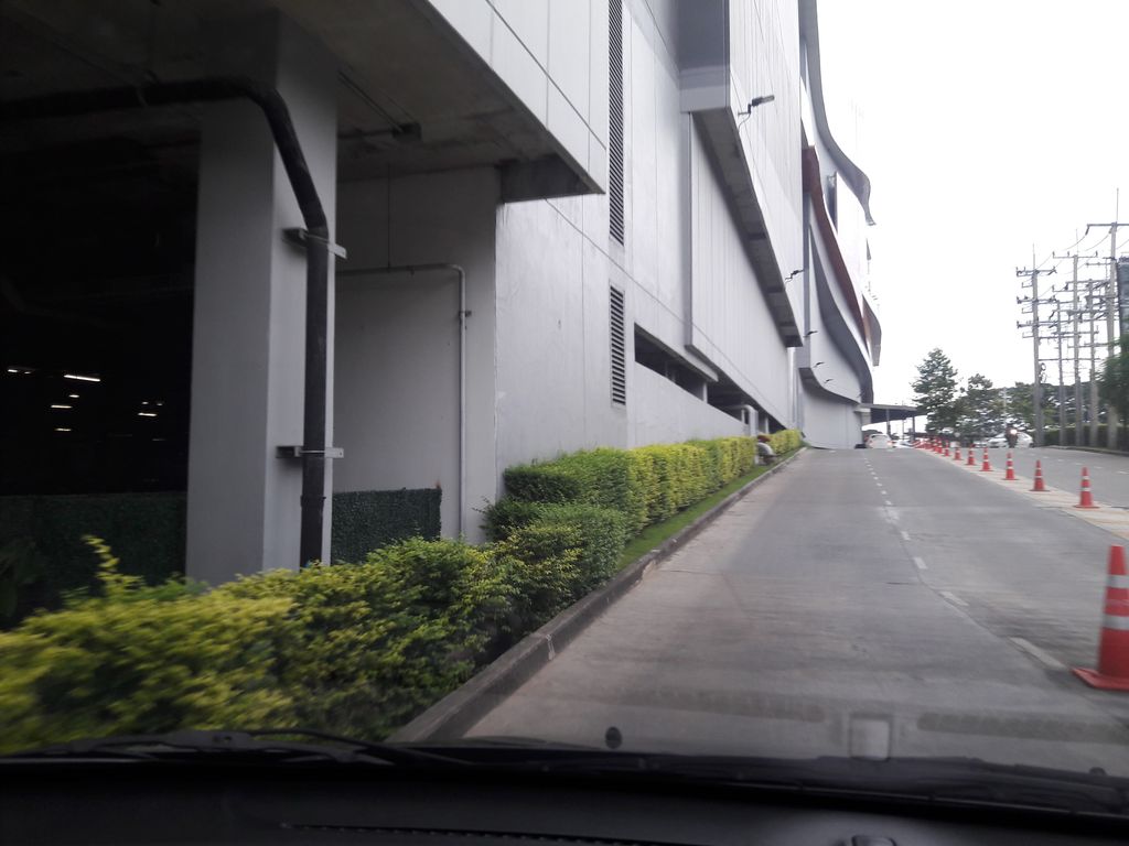 ภาพถนนตรงที่ เครปป้าเฉื่อย ตั้งอยู่ ถ่ายโดย superbate พ.ศ. 2561 (2018) · A street-level view of where เครปป้าเฉื่อย · Crepe Pa Chueai stands, by superbate in 2561 (2018)
