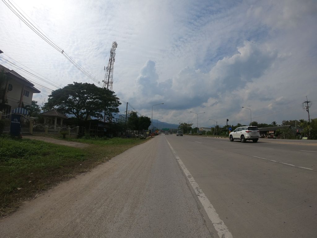 ภาพถนนตรงที่ คำปัน รถบ้านเชียงใหม่ ตั้งอยู่ ถ่ายโดย chanuwath_grab พ.ศ. 2562 (2019) · A street-level view of where คำปัน รถบ้านเชียงใหม่ · Khampan Rotban Chiang Mai stands, by chanuwath_grab in 2562 (2019)