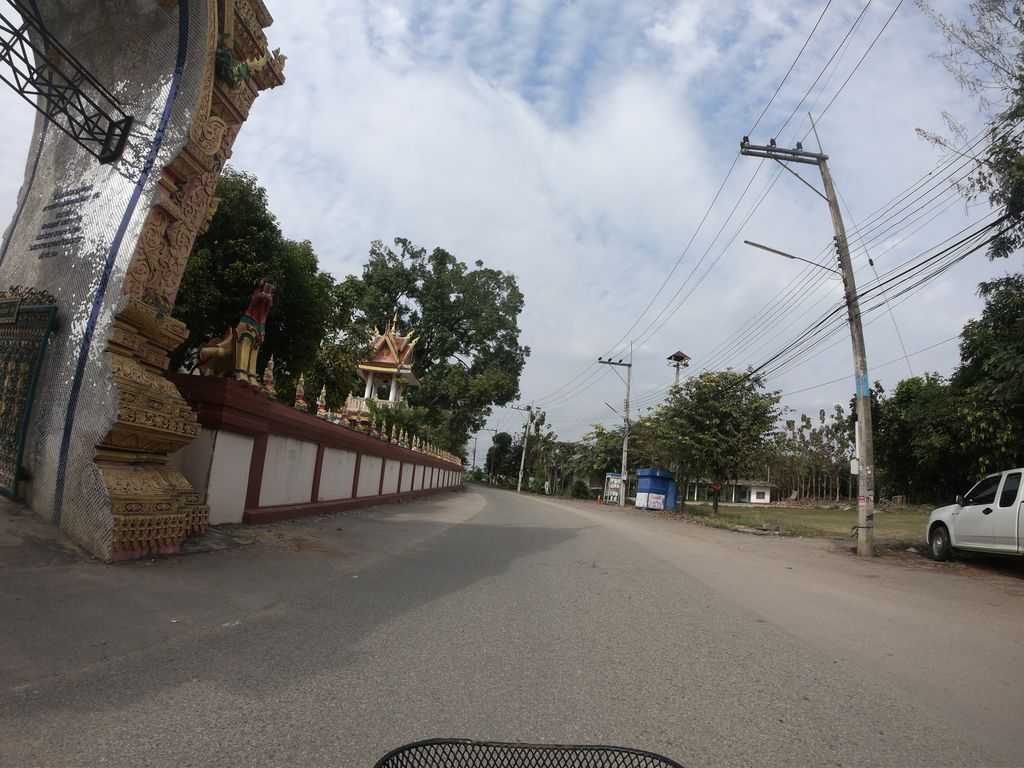 ภาพถนนตรงที่ Tungjai Coffee ตั้งอยู่ ถ่ายโดย chanuwath_grab พ.ศ. 2562 (2019) · A street-level view of where Tungjai Coffee stands, by chanuwath_grab in 2562 (2019)