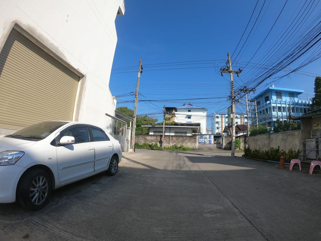 ภาพถนนตรงที่ ตุลธร ตั้งอยู่ ถ่ายโดย chanuwath_grab พ.ศ. 2562 (2019) · A street-level view of where ตุลธร · Tunthon stands, by chanuwath_grab in 2562 (2019)