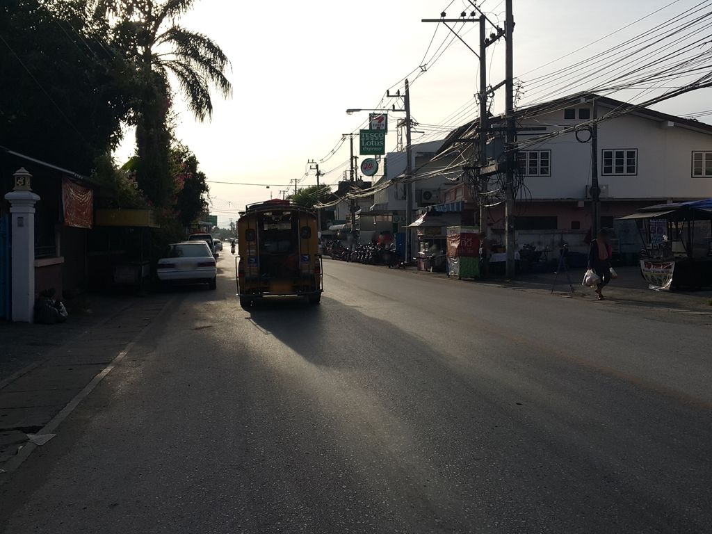 ภาพถนนตรงที่ แอร์เจมส์เซอร์วิส ตั้งอยู่ ถ่ายโดย jrcarlsen พ.ศ. 2557 (2014) · A street-level view of where แอร์เจมส์เซอร์วิส · Air Chem Service stands, by jrcarlsen in 2557 (2014)